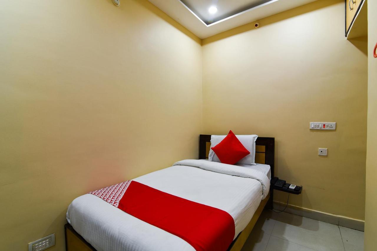 Отель Ramesh Residency Анантапур Экстерьер фото